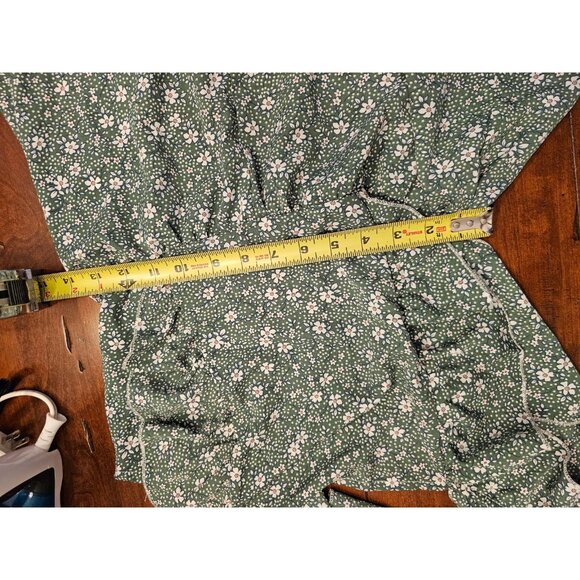 Green floral romper size Medium ruffle tie back open - Picture 4 of 8